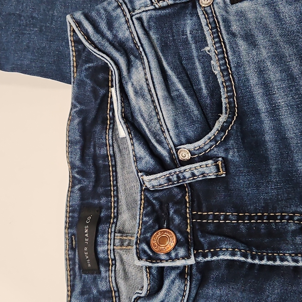 Silver jeans capri. - Picture 3 of 11